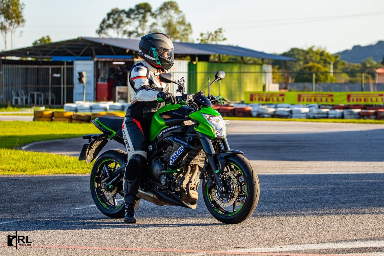 A Kawasaki ER-6N na estrada