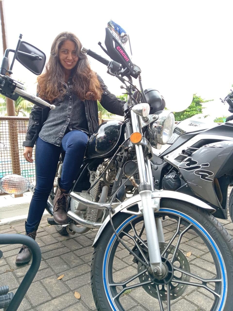 Suzuki Intruder 125, a primeira moto de Iris